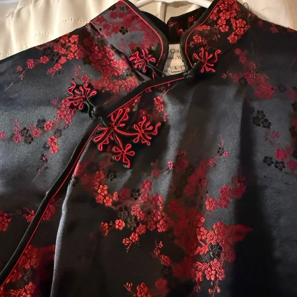 Elegant Red Floral Satin Asian Mandarin Collar Cheongsam Dress - Picture 3 of 6